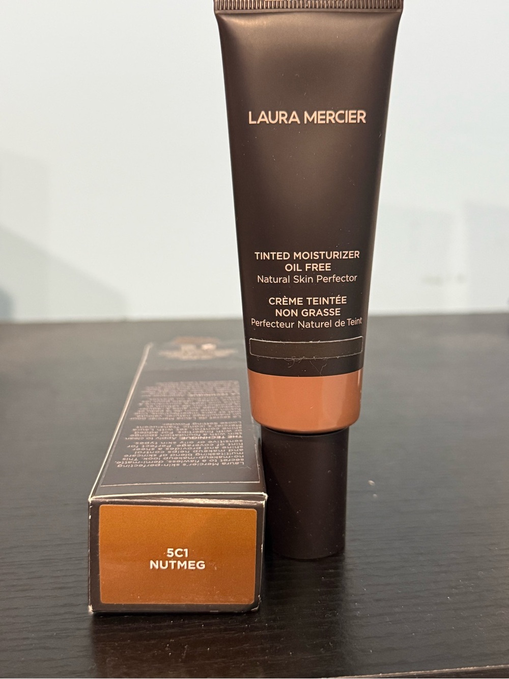 laura mercier Tinted Moisturizer Nutmeg (5C1) - Brown